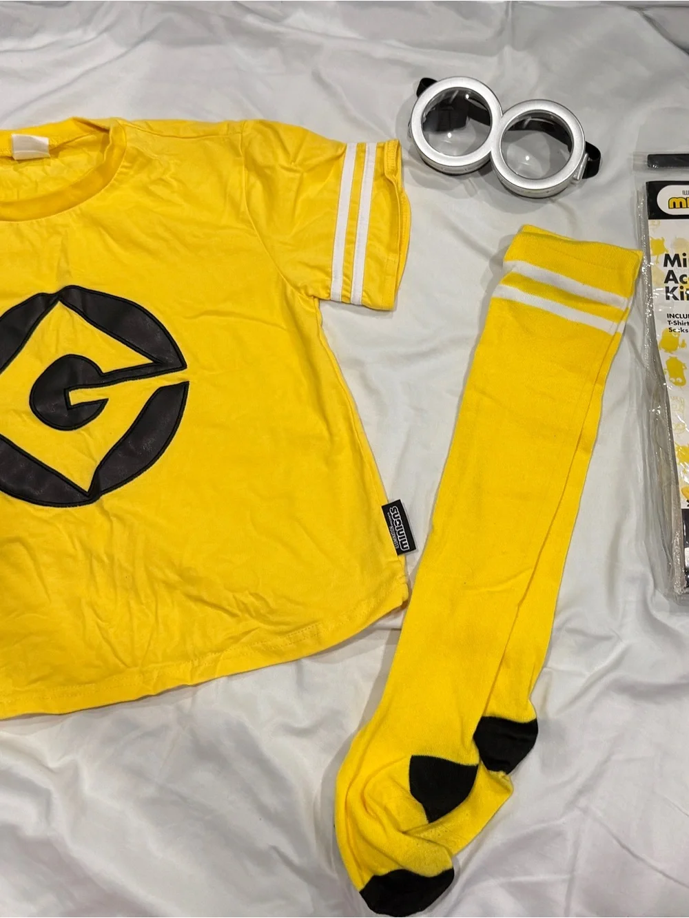 Spirit Yellow Minion Accessory Kit Goggles Socks T‑Shirt